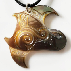 Pendentif Raie Manta nacre de Tahiti STD N12