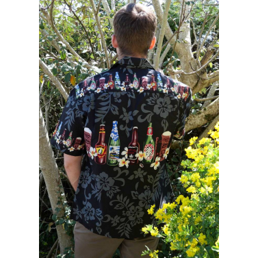 Motif festif pour cette chemise hawaïenne