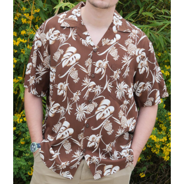 C'est cool de porter une authentique chemise Hawaenne