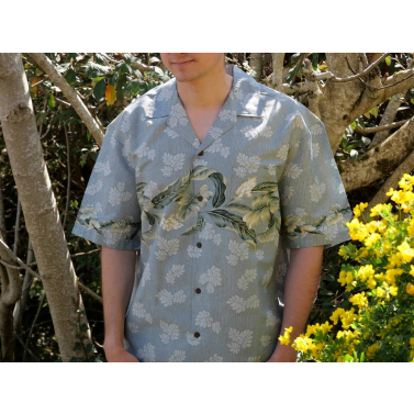 Une chemise fleurie, une chemise hawaienne 