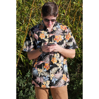 La chemise hawaienne facile à porter