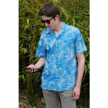 Une aloha shirt by Robert J.Clancey