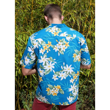 Chemise hawaienne avec des fleurs