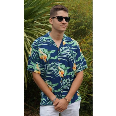 Une chemise hawaienne et ses fines fleurs d'arum