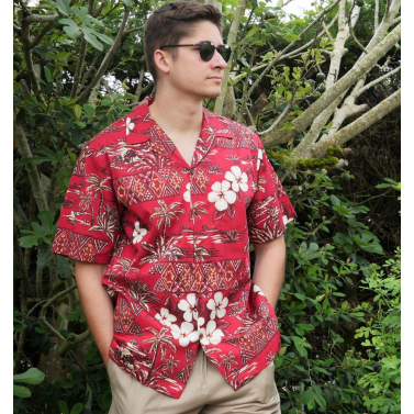 des Hibiscus pour cette chemise hawaienne 