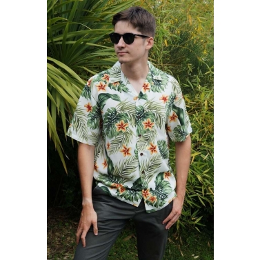 Facile à porter pour cette chemise hawaienne
