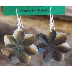 Boucles d'oreilles nacre de Tahiti (petite fleur) N°12