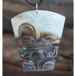 Pendentif Tiki nacre GM N10