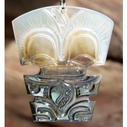 Pendentif Tiki nacre MM N3