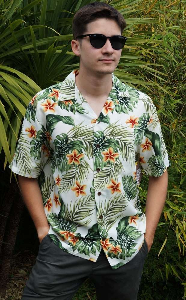 Véritable chemise hawaienne en viscose de belle qualitéYellow plumeria