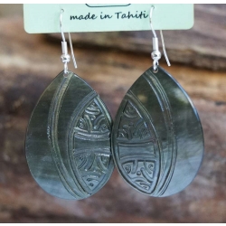 Boucle d'oreille goutte nacre de Tahiti