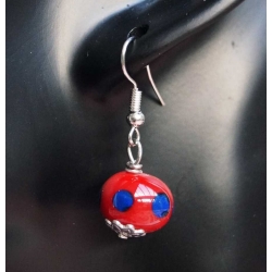 Boucle d'oreille en verre fil rouge