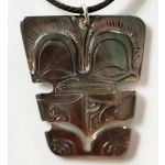 Pendentif Tiki nacre MM N9